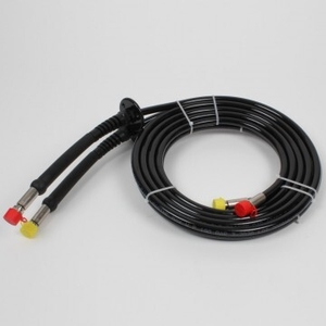 Komplet 2 hidravličnih cevi T.24X Mavimare SAE 100R7 5/16 s priključkoma in skoznikom za steno, 24 ft